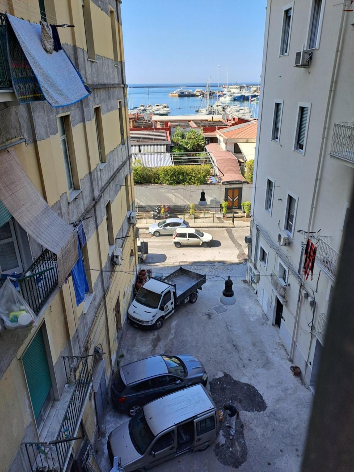 Ferienwohnung Ti Porto Al Centro Unforgettable Moments Salerno Exterior foto
